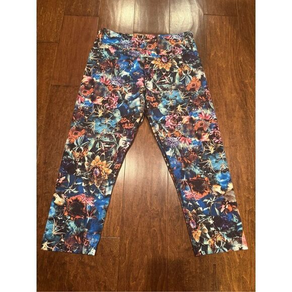 Woman’s KOS USA workout pants size medium Capri style - Picture 1 of 3